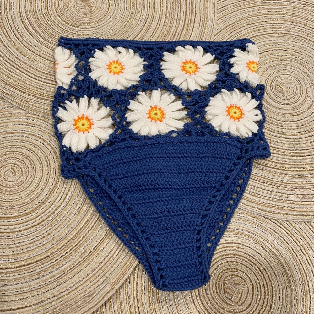 NWT XS/S BLUE crochet daisy high waist swim bots